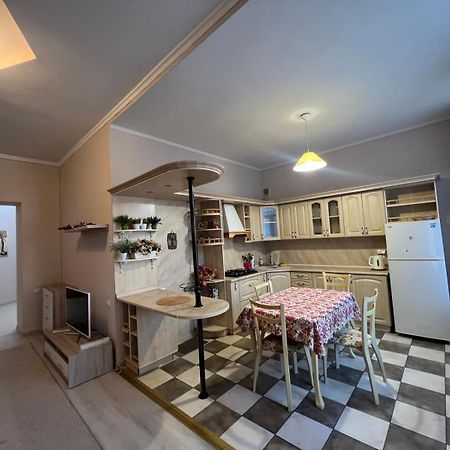 Apartment On Baseinaya Street 13 Kiev Luaran gambar